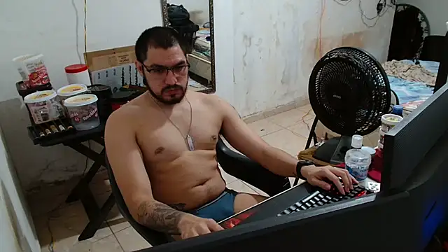 Snapshot of Leonino231 chatting on October 23, 12:09 am Leonino231 online show from October 23, 12:09 am