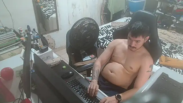 Snapshot of Leonino231 chatting on May 17, 9:26 pm Leonino231 online show from May 17, 9:26 pm