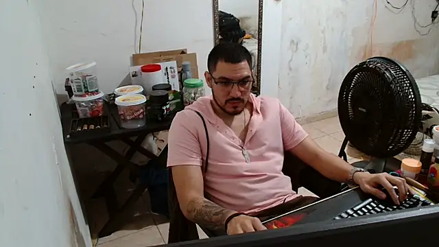 Snapshot of Leonino231 chatting on November 9, 8:57 pm Leonino231 online show from November 9, 8:57 pm