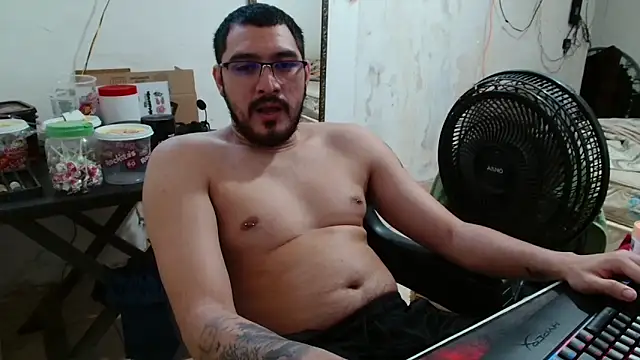 Snapshot of Leonino231 chatting on November 25, 4:18 pm Leonino231 online show from November 25, 4:18 pm