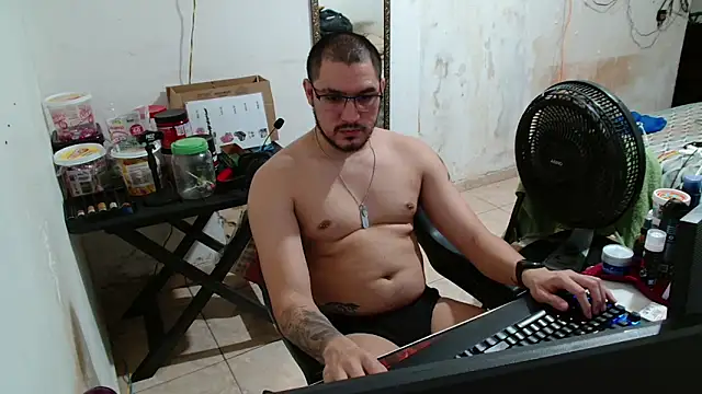 Snapshot of Leonino231 chatting on October 7, 12:55 am Leonino231 online show from October 7, 12:55 am