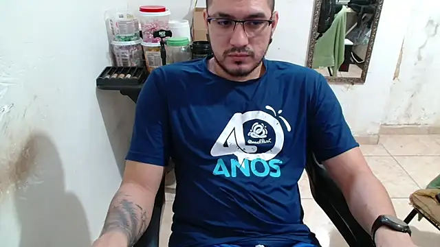 Snapshot of Leonino231 chatting on October 3, 4:19 pm Leonino231 online show from October 3, 4:19 pm