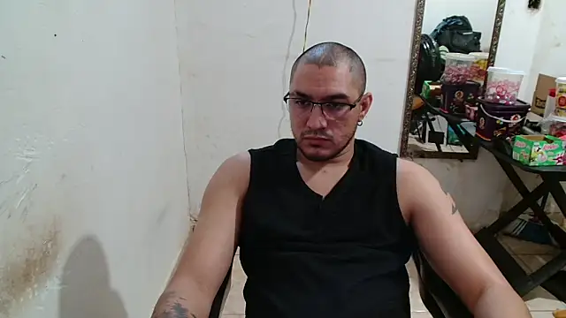 Snapshot of Leonino231 chatting on September 24, 4:35 pm Leonino231 online show from September 24, 4:35 pm