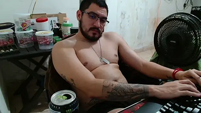 Snapshot of Leonino231 chatting on December 4, 2:32 am Leonino231 online show from December 4, 2:32 am