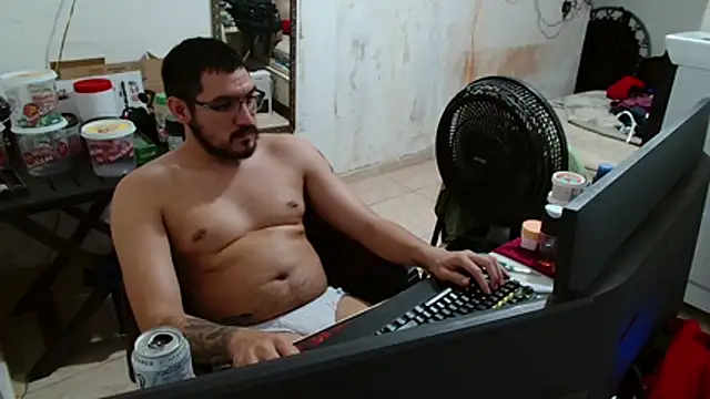 Snapshot of Leonino231 chatting on December 4, 11:15 pm Leonino231 online show from December 4, 11:15 pm