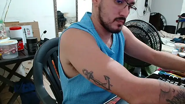 Snapshot of Leonino231 chatting on November 17, 12:58 am Leonino231 online show from November 17, 12:58 am