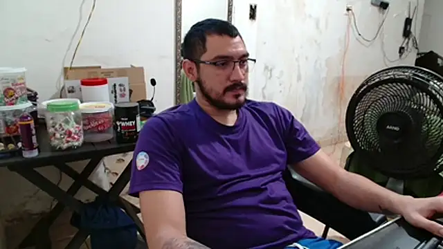 Snapshot of Leonino231 chatting on November 27, 5:24 pm Leonino231 online show from November 27, 5:24 pm