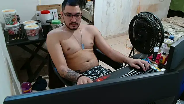 Snapshot of Leonino231 chatting on November 7, 4:22 pm Leonino231 online show from November 7, 4:22 pm