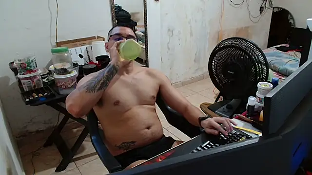 Snapshot of Leonino231 chatting on October 30, 4:26 pm Leonino231 online show from October 30, 4:26 pm