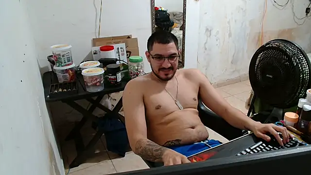 Snapshot of Leonino231 chatting on November 10, 9:42 pm Leonino231 online show from November 10, 9:42 pm