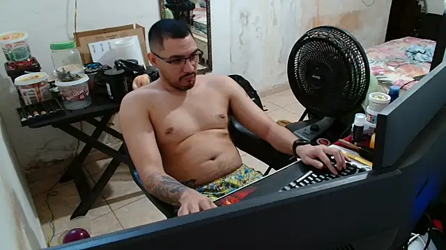 Snapshot of Leonino231 chatting on October 31, 4:25 pm Leonino231 online show from October 31, 4:25 pm