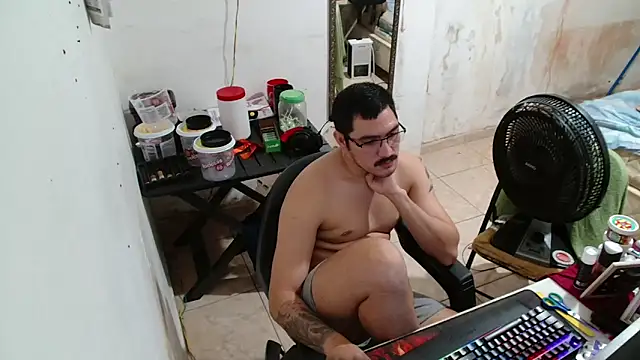 Snapshot of Leonino231 chatting on December 16, 3:22 am Leonino231 online show from December 16, 3:22 am