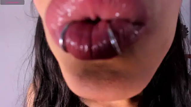Snapshot of LunarisSmith chatting on June 5, 7:19 pm LunarisSmith online show from June 5, 7:19 pm