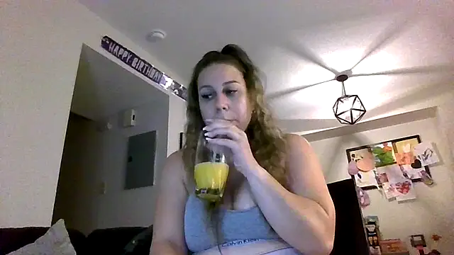 Snapshot of thedevinemama chatting on July 13, 2:00 am thedevinemama online show from July 13, 2:00 am