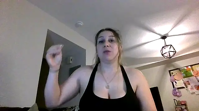 Snapshot of thedevinemama chatting on June 17, 2:22 am thedevinemama online show from June 17, 2:22 am