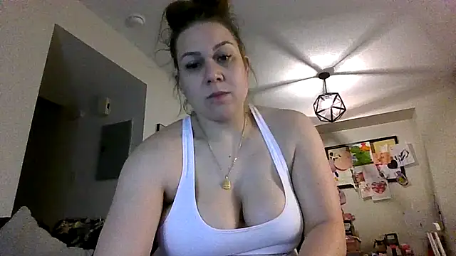 Snapshot of thedevinemama chatting on June 7, 3:01 am thedevinemama online show from June 7, 3:01 am