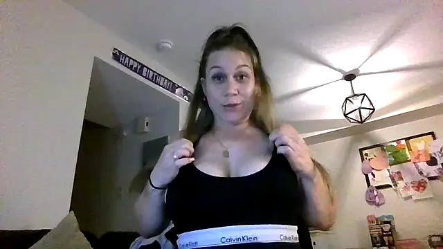 Snapshot of thedevinemama chatting on July 1, 2:23 am thedevinemama online show from July 1, 2:23 am