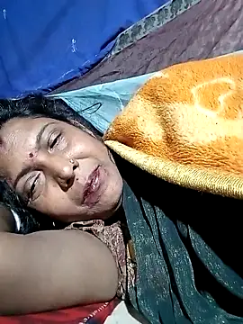 Snapshot of Savita992 chatting on February 8, 12:30 am Savita992 online show from February 8, 12:30 am