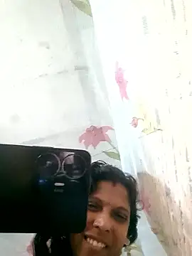 Snapshot of Savita992 chatting on October 7, 12:44 am Savita992 online show from October 7, 12:44 am