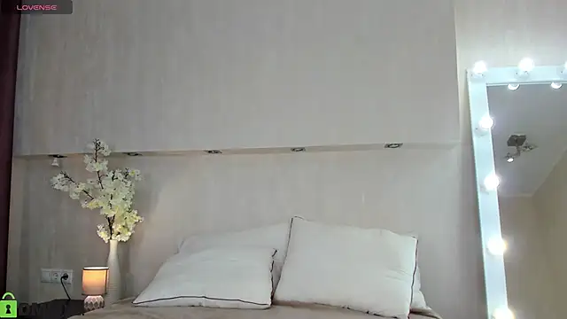 Adelina Bliss online show from May 31, 9:37 am