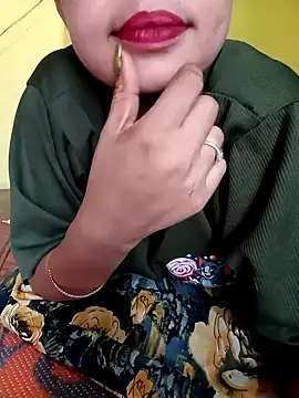 Snapshot of Daisygirl9 chatting on October 21, 5:40 am Daisygirl9 online show from October 21, 5:40 am