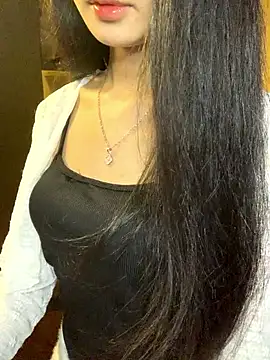 Nhinhi18 online show from April 3, 3:29 pm