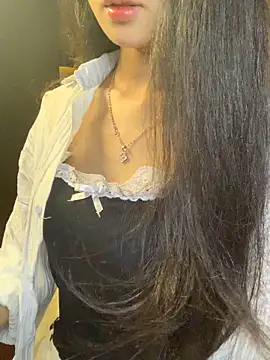 Nhinhi18 online show from March 31, 2:30 pm