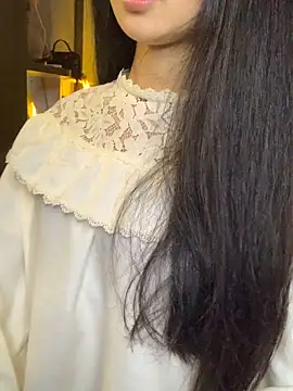 Nhinhi18 online show from March 22, 4:30 pm