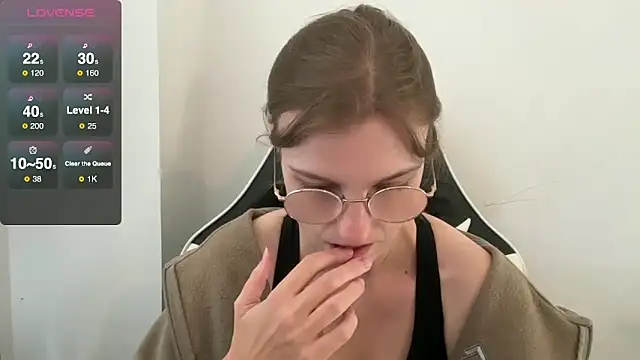 BustyKellyXXX online show from October 23, 8:46 am