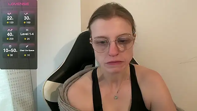 BustyKellyXXX online show from November 10, 9:58 am