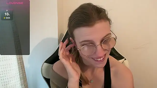 BustyKellyXXX online show from December 23, 9:52 am