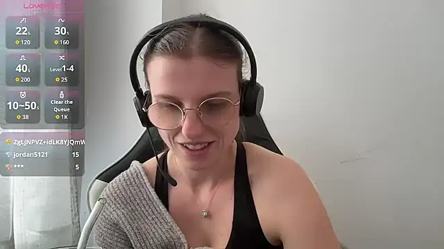 BustyKellyXXX online show from April 3, 10:43 am