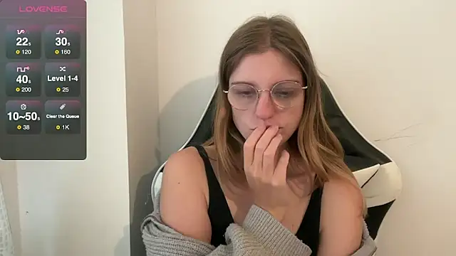 Snapshot of BustyKellyXXX chatting on September 17, 9:11 am BustyKellyXXX online show from September 17, 9:11 am