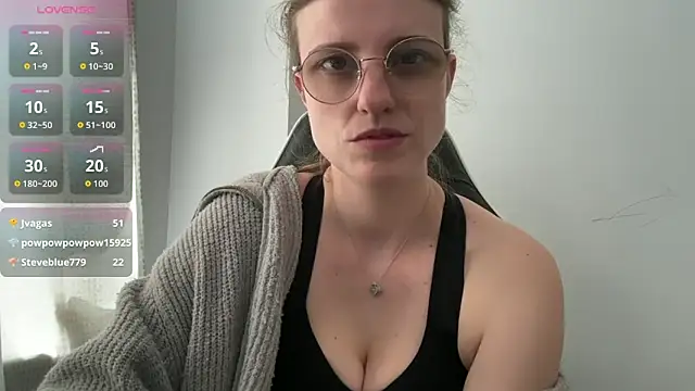 Snapshot of BustyKellyXXX chatting on May 11, 8:59 am BustyKellyXXX online show from May 11, 8:59 am