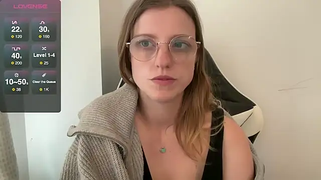 Snapshot of BustyKellyXXX chatting on October 1, 9:14 am BustyKellyXXX online show from October 1, 9:14 am