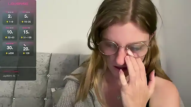 BustyKellyXXX online show from October 26, 9:15 pm