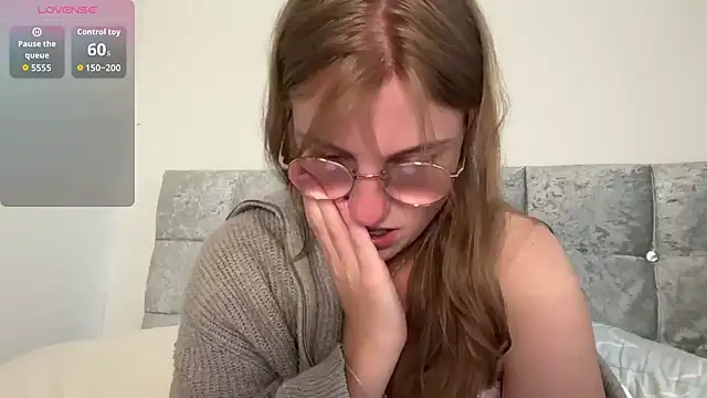Snapshot of BustyKellyXXX chatting on June 11, 7:22 pm BustyKellyXXX online show from June 11, 7:22 pm