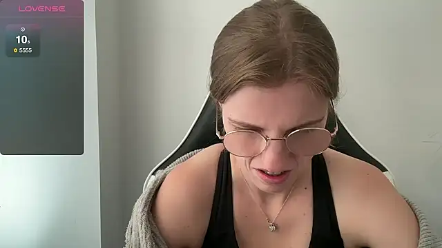 Snapshot of BustyKellyXXX chatting on September 29, 9:49 am BustyKellyXXX online show from September 29, 9:49 am