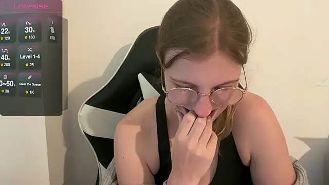 BustyKellyXXX online show from October 31, 11:29 am