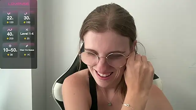 Snapshot of BustyKellyXXX chatting on September 19, 10:08 am BustyKellyXXX online show from September 19, 10:08 am