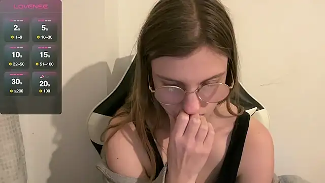 BustyKellyXXX online show from January 10, 8:37 pm