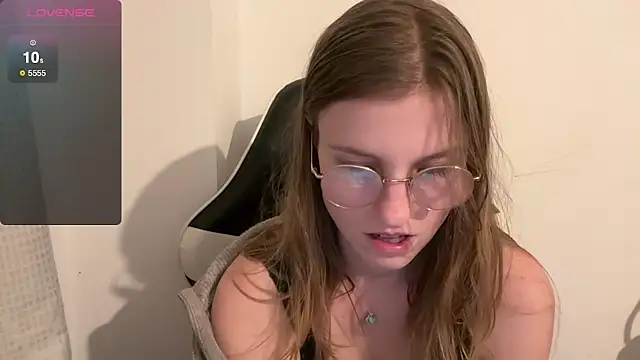 BustyKellyXXX online show from December 14, 7:52 pm