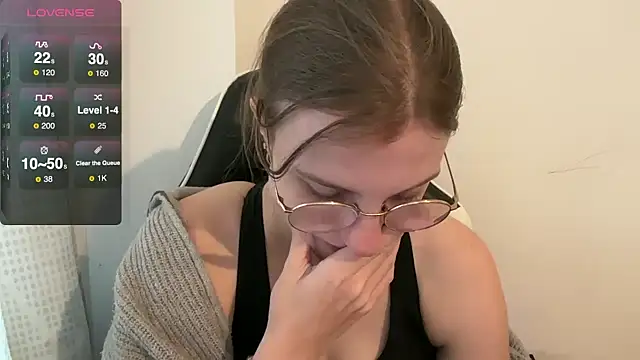 BustyKellyXXX online show from November 14, 10:30 am