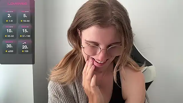 Snapshot of BustyKellyXXX chatting on September 9, 9:19 am BustyKellyXXX online show from September 9, 9:19 am