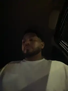 Snapshot of Frank0021 chatting on February 27, 4:12 am Frank0021 online show from February 27, 4:12 am