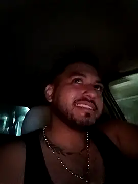 Snapshot of Frank0021 chatting on February 19, 5:26 am Frank0021 online show from February 19, 5:26 am