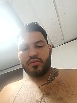 Snapshot of Frank0021 chatting on January 9, 9:11 pm Frank0021 online show from January 9, 9:11 pm