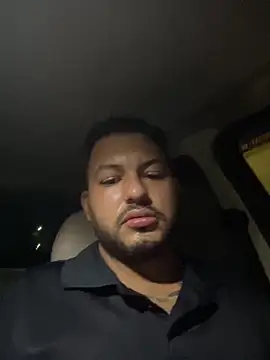 Snapshot of Frank0021 chatting on February 21, 7:21 am Frank0021 online show from February 21, 7:21 am