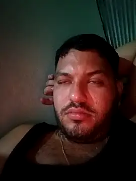 Snapshot of Frank0021 chatting on November 19, 12:10 am Frank0021 online show from November 19, 12:10 am