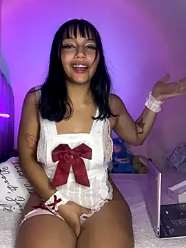 Snapshot of Maddy_w chatting on November 8, 3:21 am Maddy w online show from November 8, 3:21 am